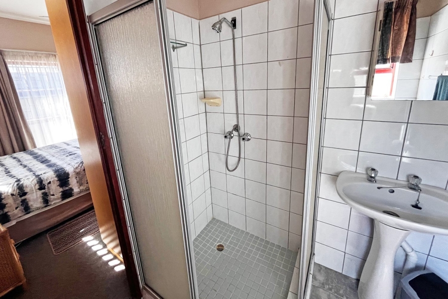 6 Bedroom Property for Sale in Hartenbos Central Western Cape